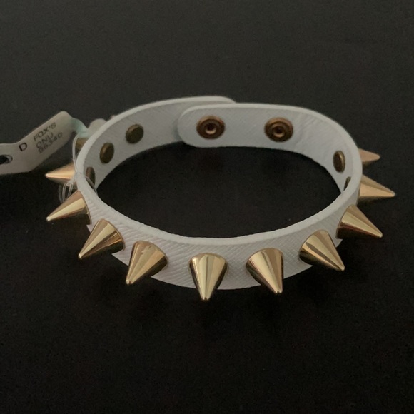 GOLD SPIKES WHITE GROSGRAIN LEATHER SNAP BRACELET - Picture 2 of 6